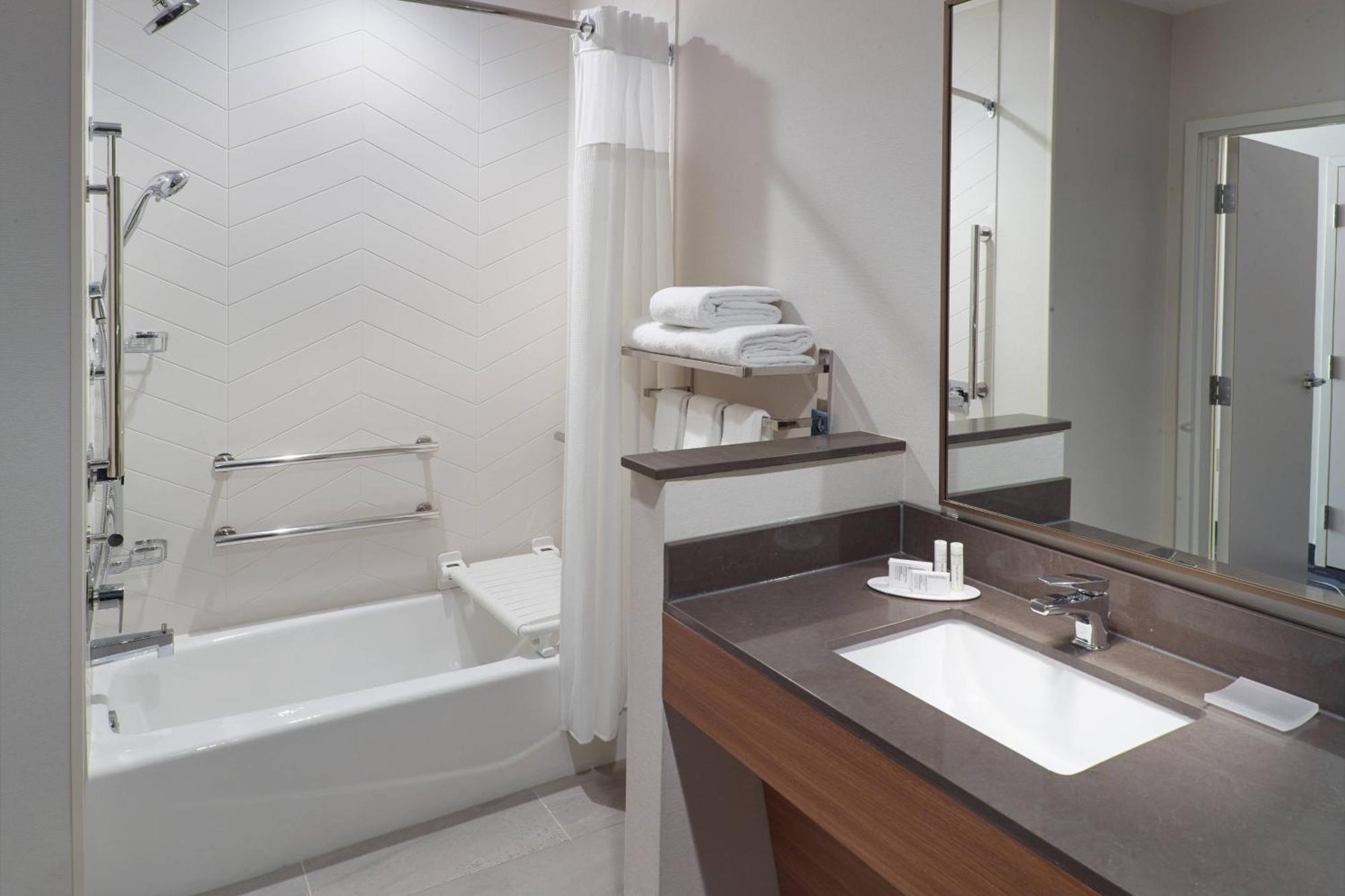 Fairfield Inn & Suites By Marriott Athens-University Area Bagian luar foto